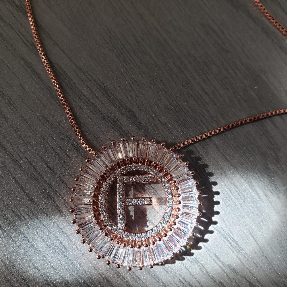 Initial (F) Necklace new - Picture 3 of 6